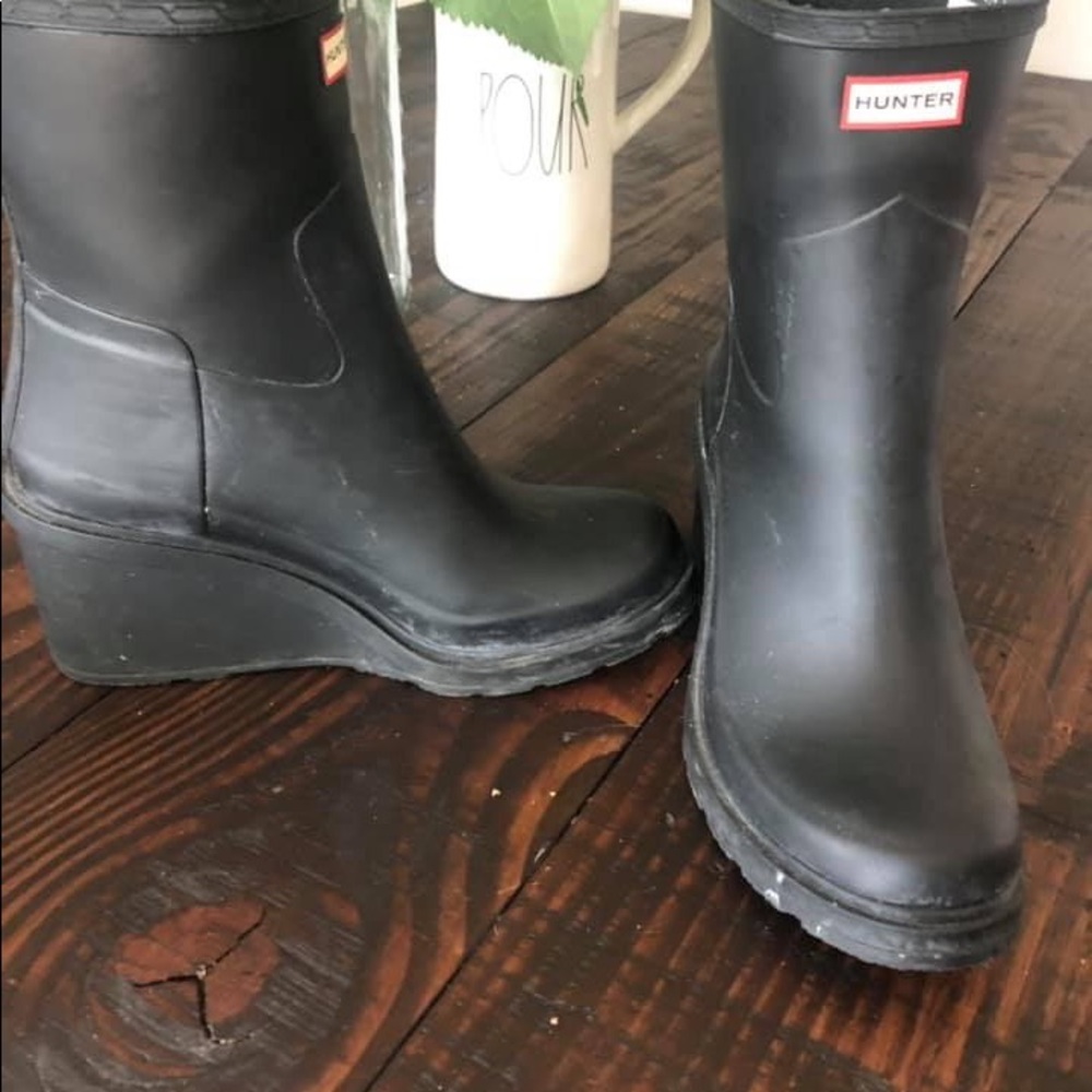 Black hunter wedge boots